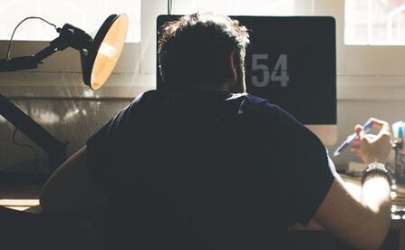 Poziția incorectă a șezutului este cauza dezvoltării osteocondrozei